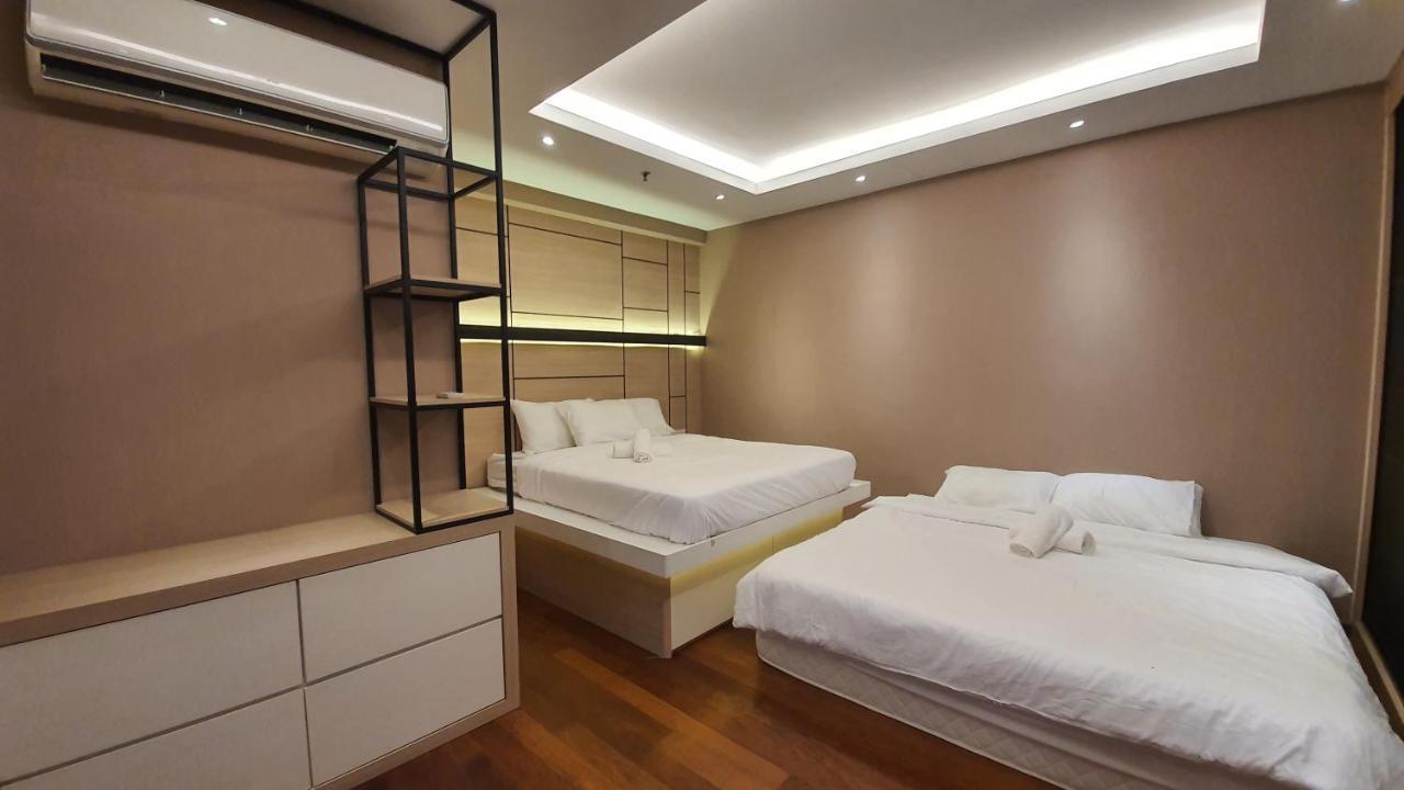 Apartment Sunrise Gurney By Iz *